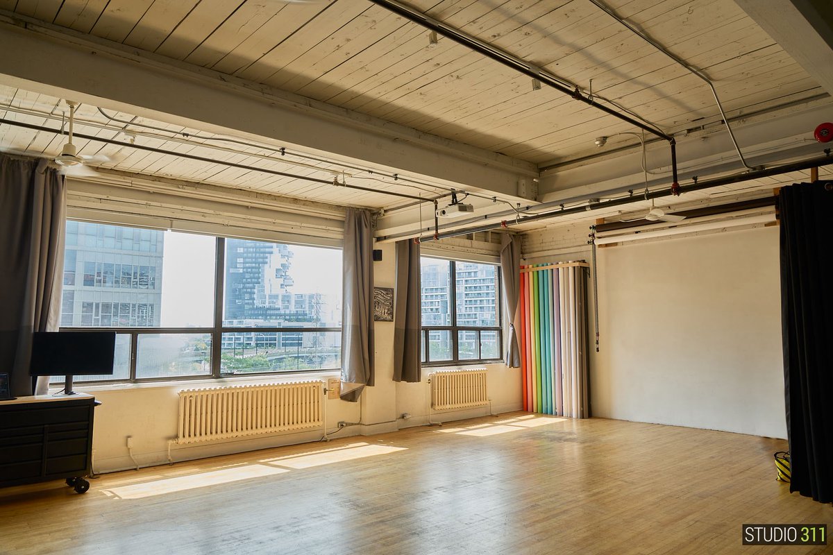 Studio311_ca's tweet photo. From solo projects to full production teams in #Toronto - create without distractions!

For info and to book, visit https://t.co/HM8PhlpTfw 

#TorontoStudio #TorontoCreator #TorontoProduction https://t.co/0c8EdkQB8v