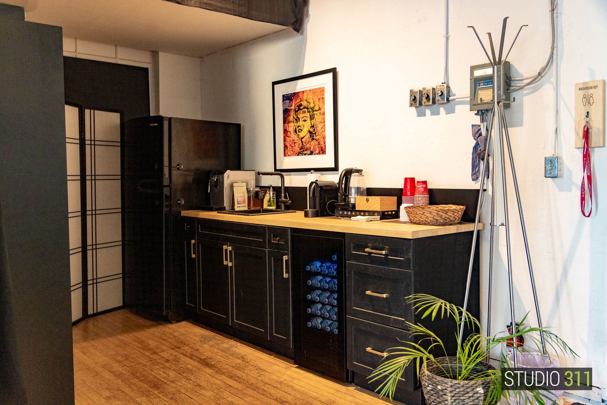 Studio311_ca's tweet photo. From solo projects to full production teams in #Toronto - create without distractions!

For info and to book, visit https://t.co/HM8PhlpTfw 

#TorontoStudio #TorontoCreator #TorontoProduction https://t.co/0c8EdkQB8v