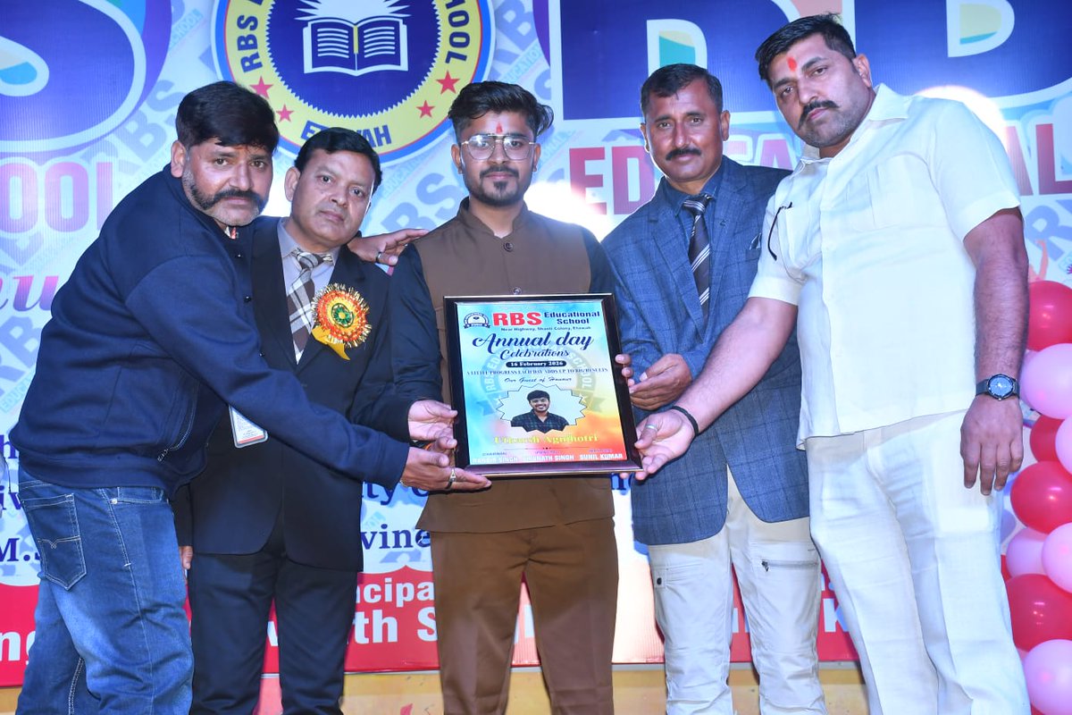 utkarsh11_'s tweet photo. Tysm.... R.B.S Educational School Etawah

inviting me as a Guest of honour

Special thanks @rbssunil

#etawah #life

#goal

#influencer

#lovenature https://t.co/bWgoQY0ic1