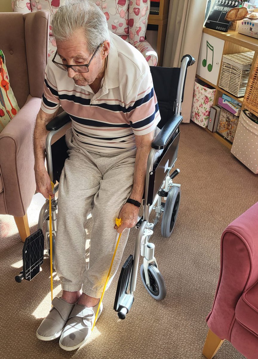 Bristolcarehome's tweet image. 💪✨ A Strong Start to the Week at Quarry House! ✨💪

Our residents kicked off the week with a fantastic exercise session led by our wonderful in-house physio tech, Barny ! 💙

#QuarryHouse #ActiveLiving #StrengthAndFlexibility #Wellbeing
