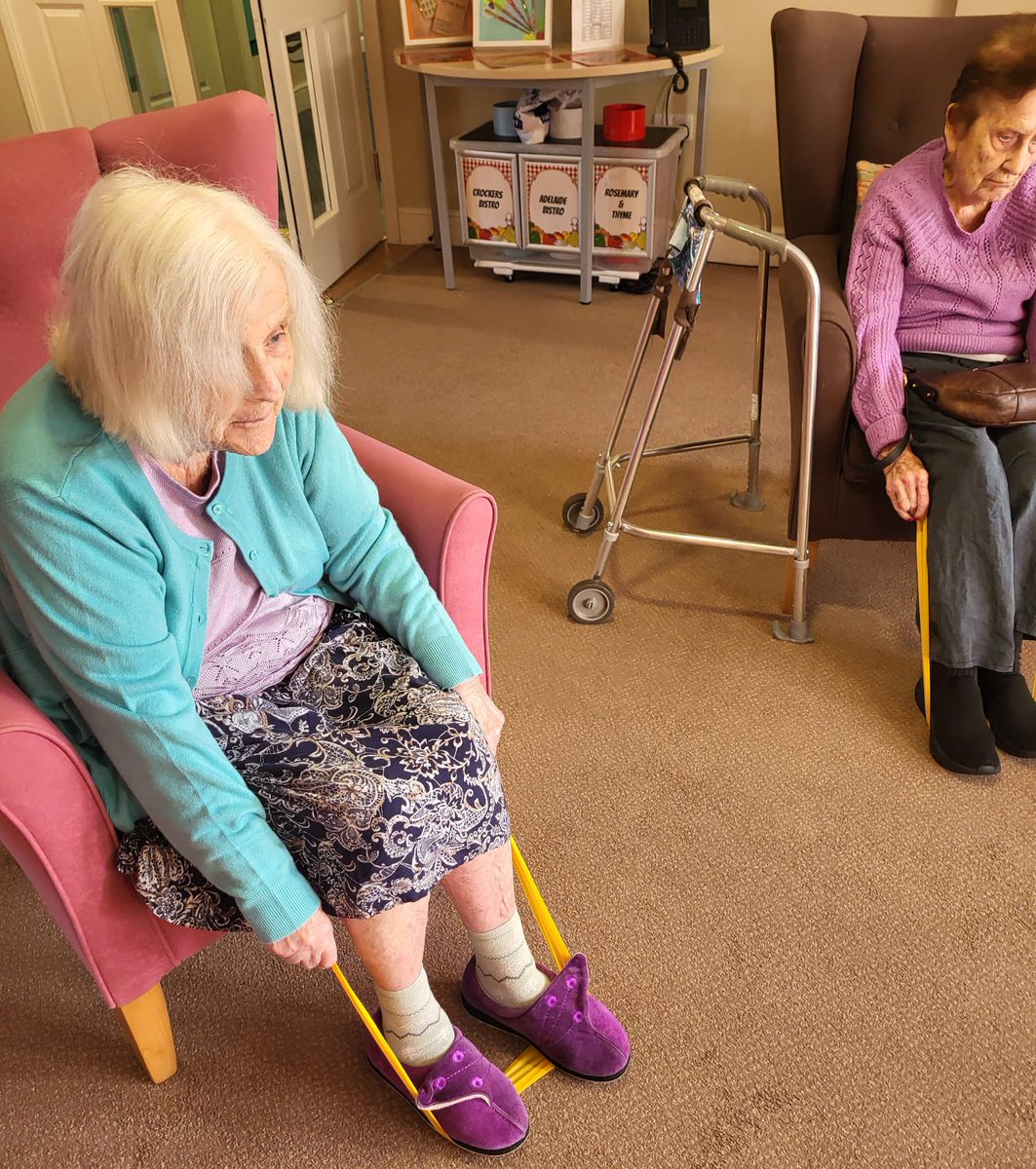 Bristolcarehome's tweet image. 💪✨ A Strong Start to the Week at Quarry House! ✨💪

Our residents kicked off the week with a fantastic exercise session led by our wonderful in-house physio tech, Barny ! 💙

#QuarryHouse #ActiveLiving #StrengthAndFlexibility #Wellbeing