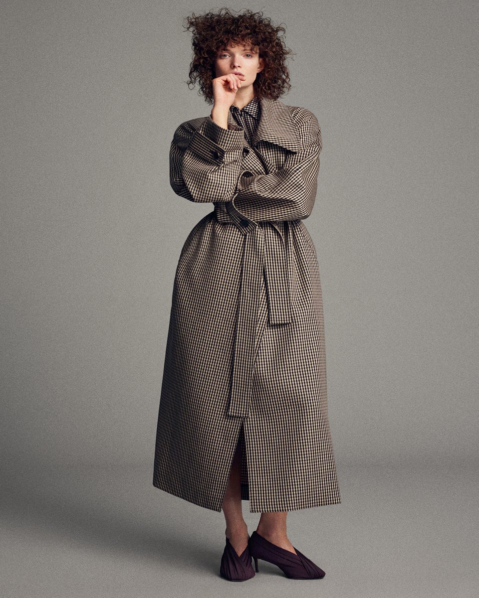 hmphilippines's tweet photo. Introducing H&amp;M Studio SS26, a study in reinterpretation and renewal. Elevated silhouettes encourage edgy proportion play with room for the unexpected.

Available in H&amp;M Greenbelt and online from 5 March. https://t.co/MlabKpOyiN