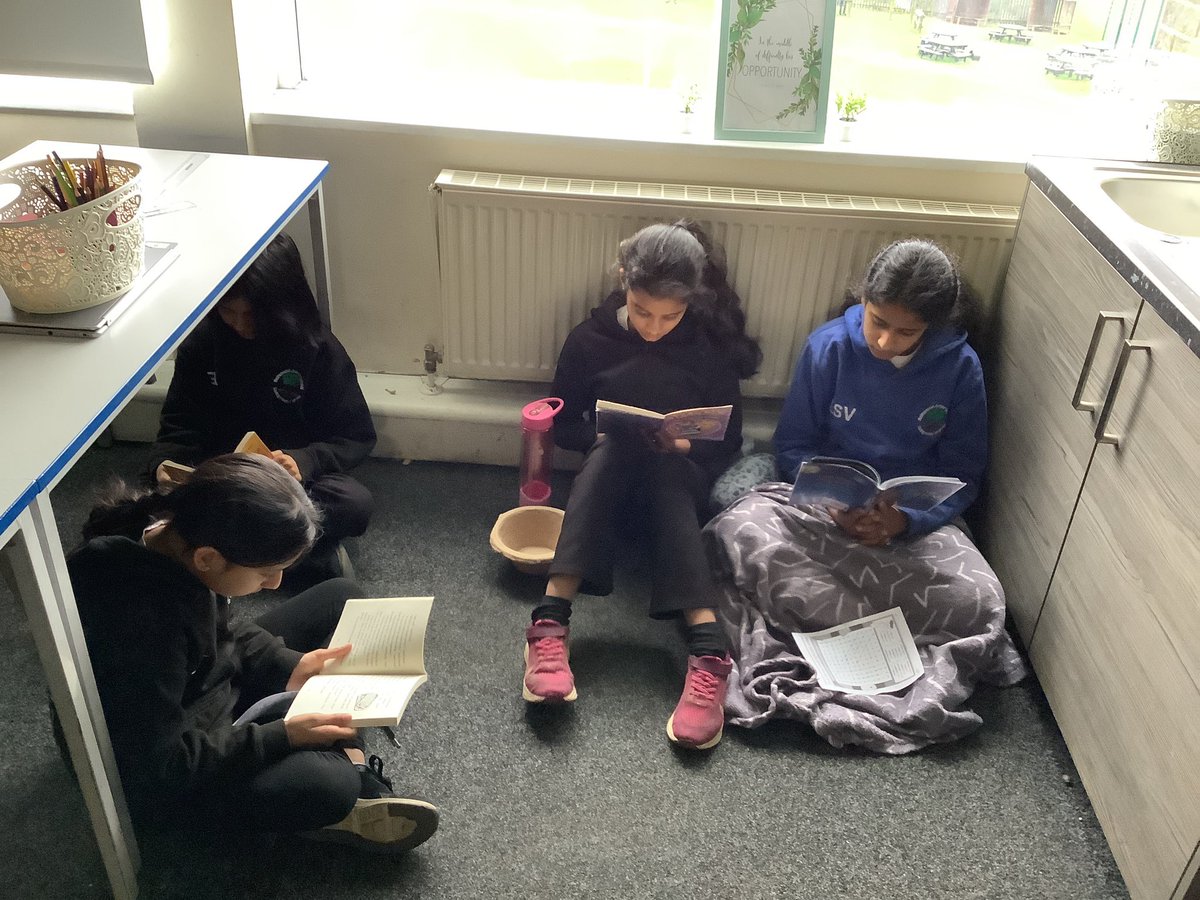 ReinwoodJuniors's tweet photo. #RJS6G have enjoyed their first DEAR (drop everything and read) session of the week!
#RJSReading π π π https://t.co/qj0u4AlVVL