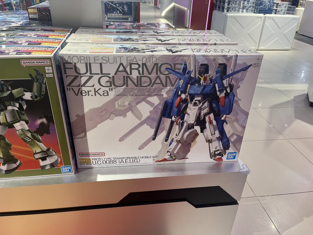 hkdash011's tweet photo. 上海のガンダムベースえげつないです笑笑FAZZもあるし、MGSDもほぼあるし…
限定系も日本ではまずないやつが…
#ガンダムベース上海 https://t.co/grRoPeXi03