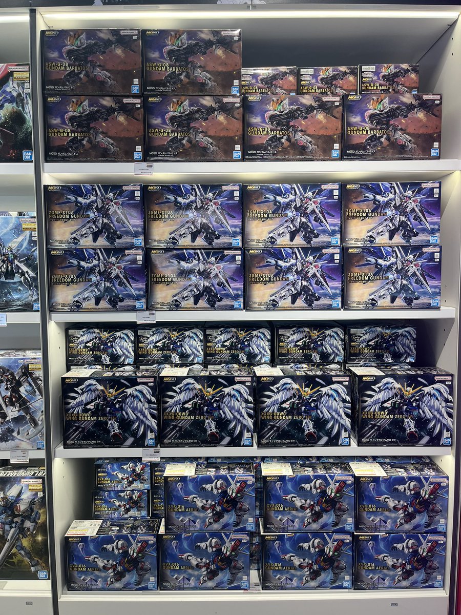 hkdash011's tweet photo. 上海のガンダムベースえげつないです笑笑FAZZもあるし、MGSDもほぼあるし…
限定系も日本ではまずないやつが…
#ガンダムベース上海 https://t.co/grRoPeXi03