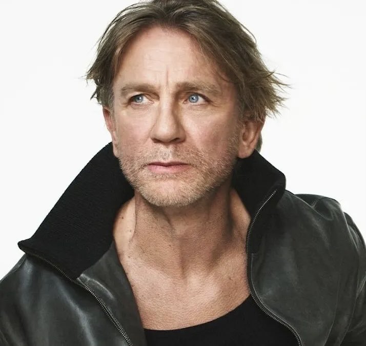 cosmic_marvel's tweet photo. Happy 58th birthday to Daniel Craig!

He played FN-1824, one of the Stormtroopers in ‘Star Wars: The Force Awakens’ https://t.co/T8puKSnVu4