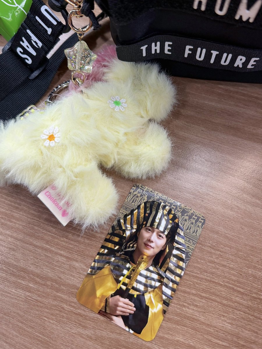 [📸] 양요섭(YANG YOSEOP) THE 3rd MINI ALBUM [Unloved Echo] 발매 기념 팬사인회 - 8

[Unloved Echo] 발매 기념 여덟 번째 팬사인회💛🪽
내내 이렇게 웃으며 만날 수 있다는 것이 얼마나 큰 행복인지 모릅니다🌹💡
달콤한 휴일들을 지나 새롭게 맞이하는 화요일도 힘차게 시작하는 우리가