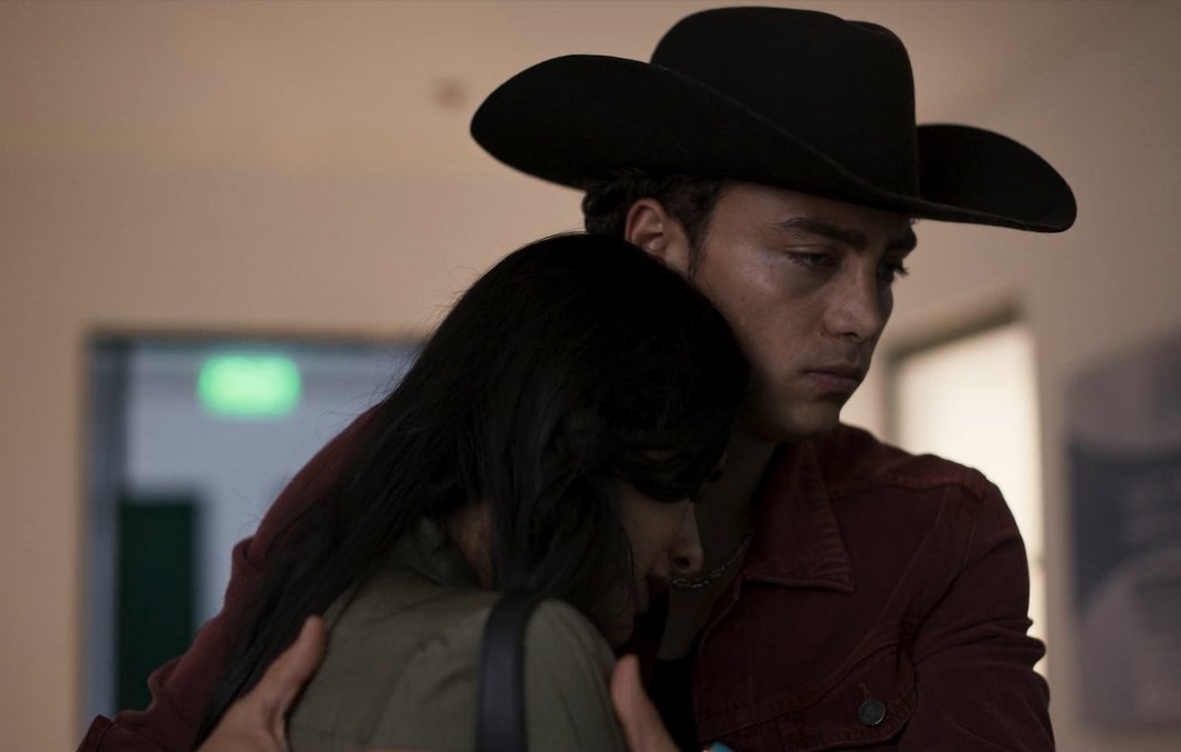 PasdeGavilanes's tweet photo. #PasiónDeGavilanes2 #PDG47 Juan y Norma sospechan que el atentado iba dirigido contra Óscar o contra Jimena. https://t.co/d5YpH5Nsjw