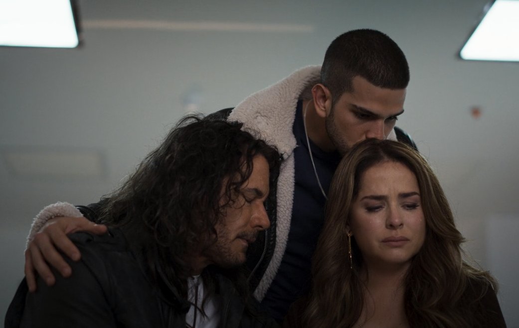 PasdeGavilanes's tweet photo. #PasiónDeGavilanes2 #PDG47 Juan y Norma sospechan que el atentado iba dirigido contra Óscar o contra Jimena. https://t.co/d5YpH5Nsjw
