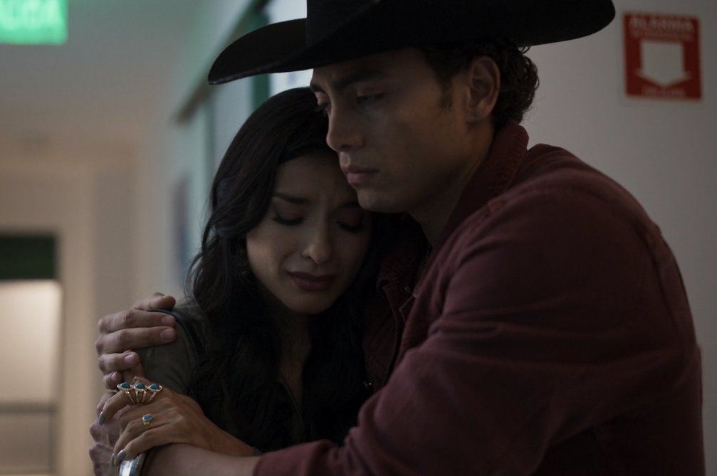 PasdeGavilanes's tweet photo. #PasiónDeGavilanes2 #PDG47 Juan y Norma sospechan que el atentado iba dirigido contra Óscar o contra Jimena. https://t.co/d5YpH5Nsjw