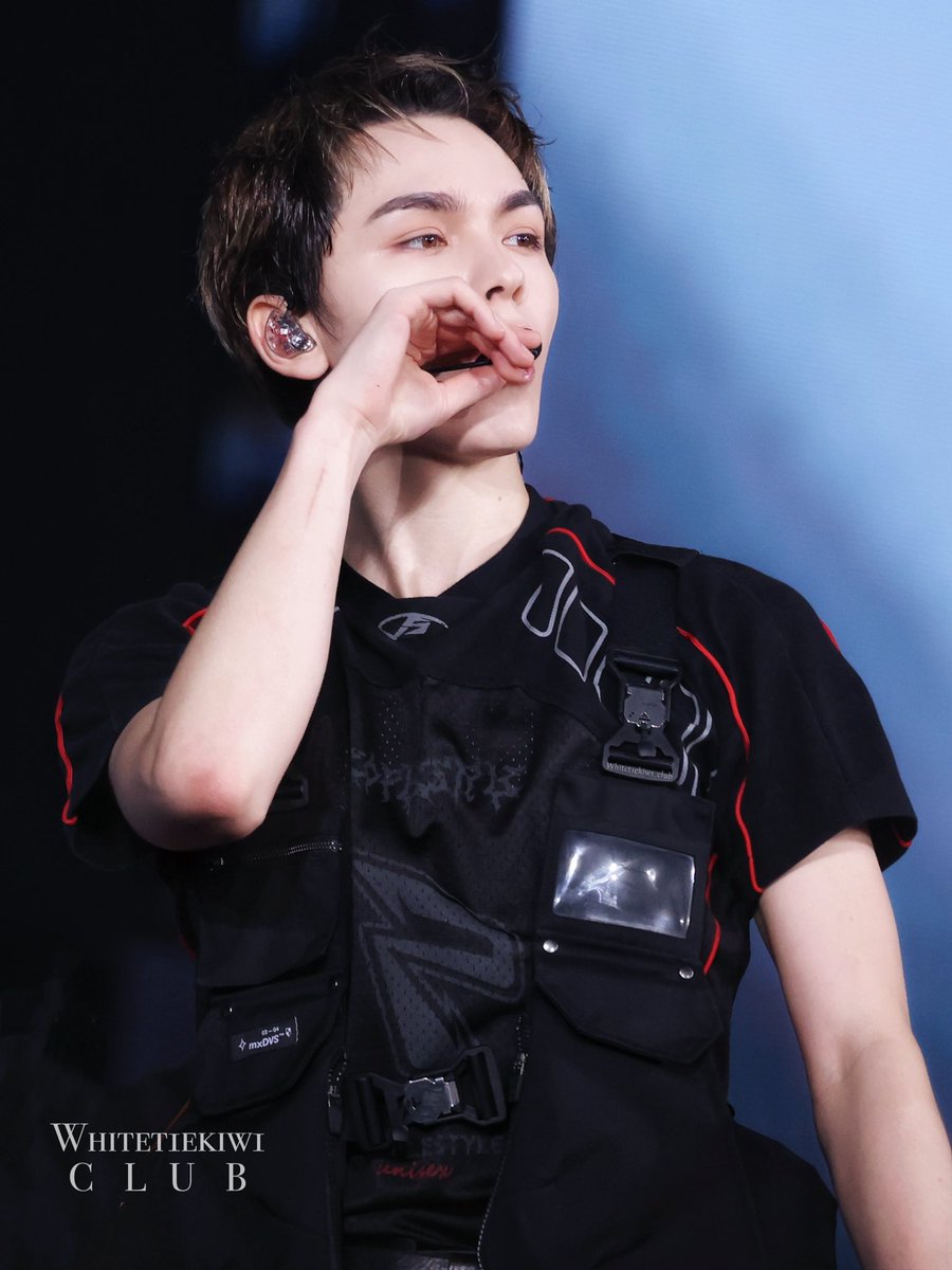 𝘛𝘩𝘦 𝘈𝘳𝘤𝘩𝘪𝘷𝘦 𝘰𝘧 𝘝. ᴄʜᴀᴘᴛᴇʀ.𝟦𝟩 Handsome Bun