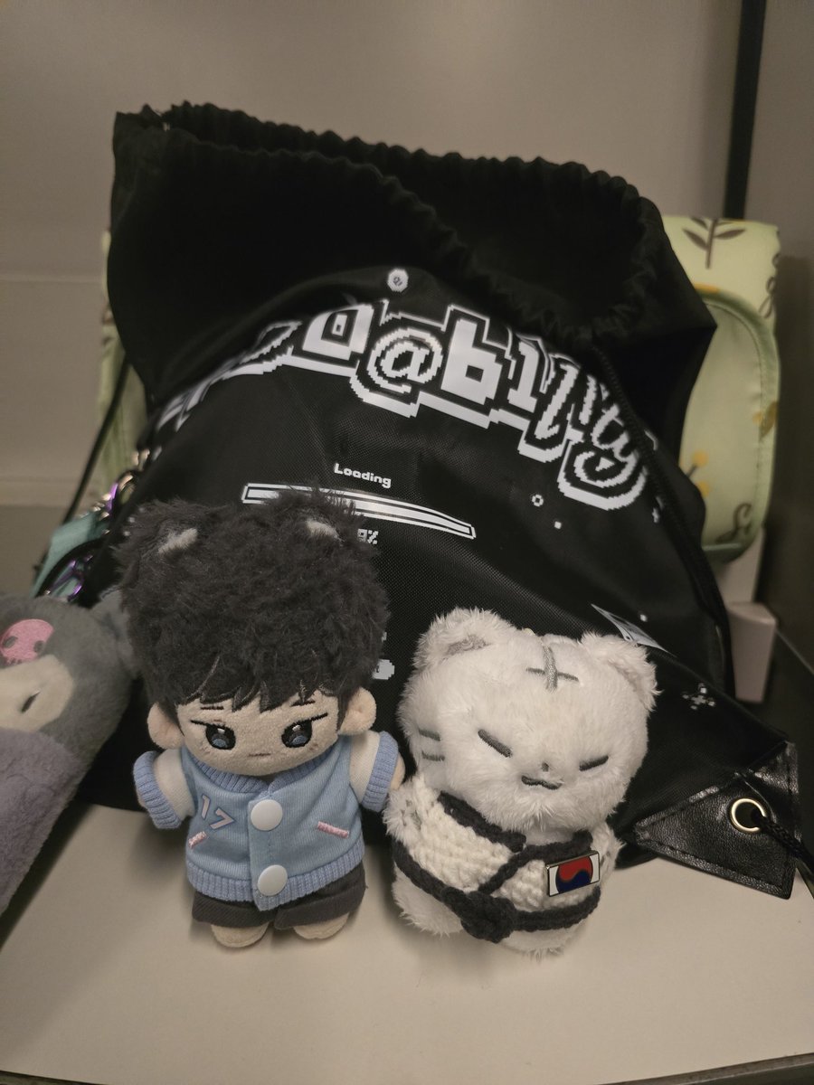 every_monmoo's tweet photo. 호랑이보러 영혼의 동반자와 천안 출격🐯
독립기념관은 처음이라 새로웠는데 캐럿들도 많았지만 일반 관람객들도 많아서 감동이기도 하구. 용맹호랑이 오랜만에 보는거라 좋기도 했고 만세운동퍼포먼스를 보면서는 깊생을 하게 만드는. 호시 덕분에 의미있는 삼일절을 보내서 좋은 날이었다. https://t.co/sq8zK88gvp