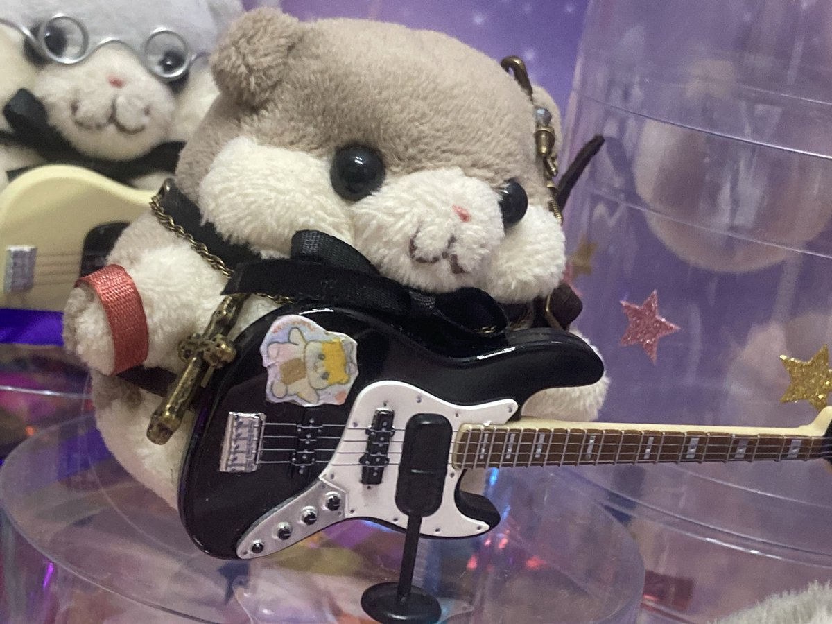 ハムちゃんステッカーで楽器をカスタマイズしてみました🐹 探してみて