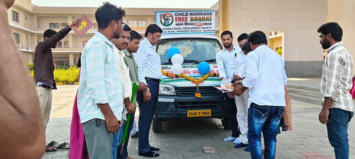visionngon's tweet photo. Vision NGO, in collaboration with District WCD, launched the Bal Vivah Mukt Bharat  Special Campaign on Wheels in #NirmalDistrict under guidance of the District Collector &amp; leadership of Addl. Collector Sri. Venkateshwarlu.
Together,let’s end child marriage &amp; protect childrights. https://t.co/D9k0ZBpzfd