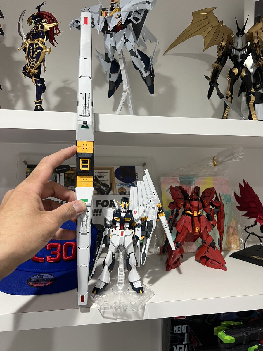 I0pUn's tweet photo. パーツ数見たら
うわ…まじか…
ってなったけど作り始めてみると
すげー！デケー！
って感じですげー楽しい‼️
フィンファンネル長ぇ‼️ https://t.co/VGS6skeu9n