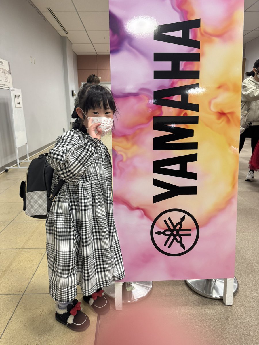 障害を持つ次女が私のところに来てくれた事は今となっては感謝しかない。
次女はウチの家ではアイドルです‼️

もうすぐ8歳。
初めて長女の発表会に行けました。
嬉しそうに聞いていたのが印象的でした。