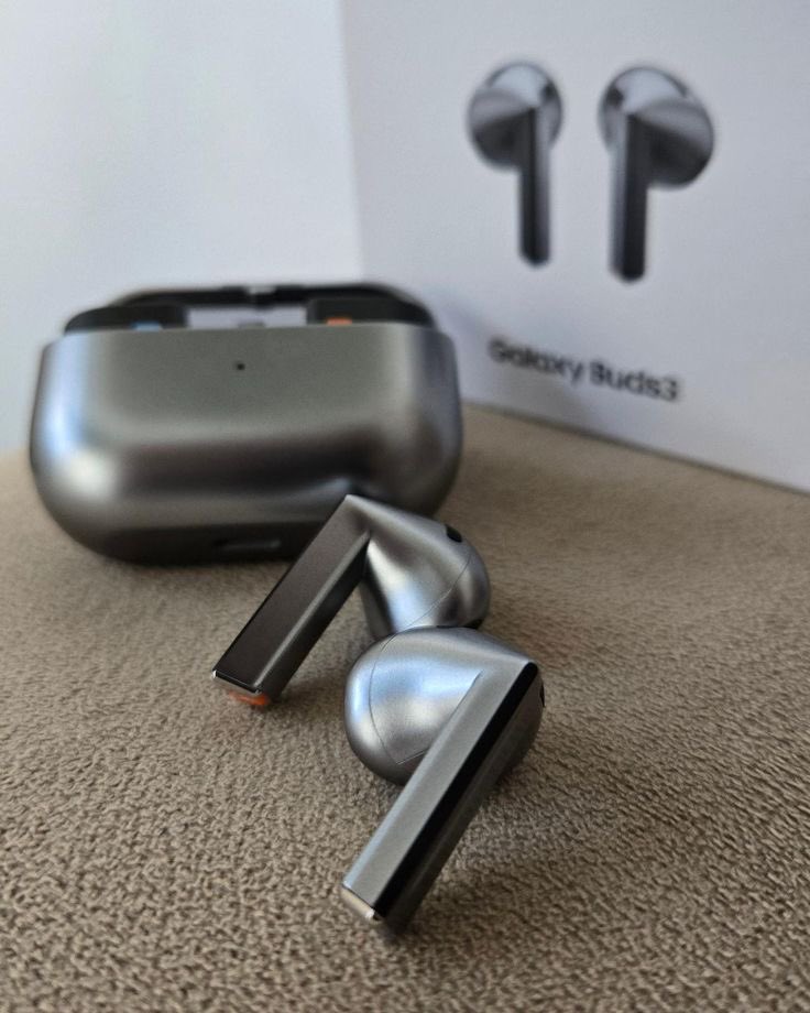 YKMERCHANDISE's tweet photo. SAMSUNG GALAXY BUDS 3 
Price: N22,000

✔️Active noise cancellation (ANC)
✔️ compatible with android and IOS 
✔️ adaptive noise control
✔️ waterproof
✔️ auto switch 
✔️ Type C

Location: KANO STATE (No 51 likoro plaza farm center market)

Whatsapp: https://t.co/P7eXUuUnFY https://t.co/Y5J7gJzTJ8