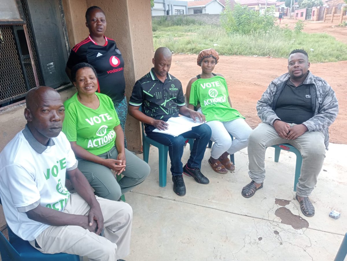 💚 ALL HANDS ON DECK 💚 
ActionSA branches are in the streets! With the Mogoma Tshemong spirit, we are fixing Tshwane ward by ward. We prioritize South Africans first to ensure excellence in service delivery. Join the Green Umbrella!
#LetsFixTshwane #ActAsOne