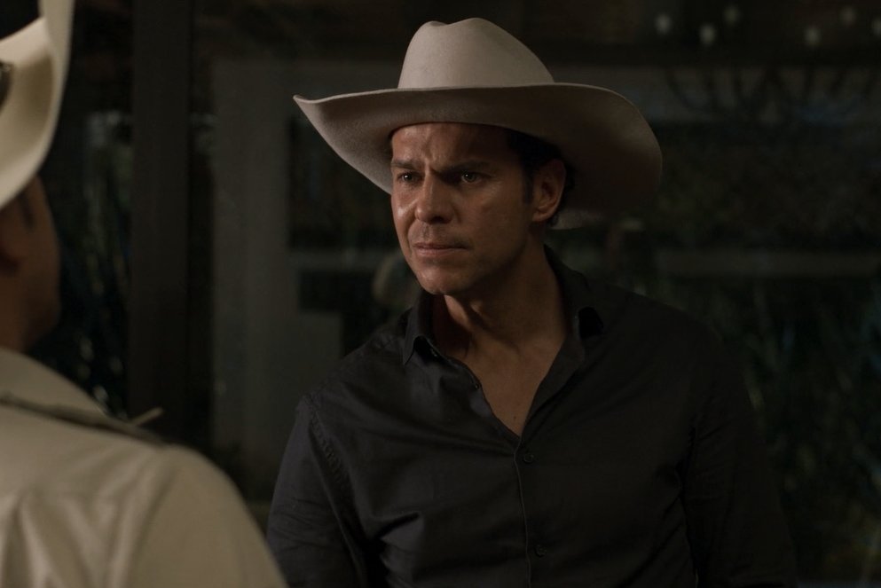 PasdeGavilanes's tweet photo. #PasiónDeGavilanes2 #PDG47 Óscar encubre a Romina para impedir que se descubran sus propias mentiras. https://t.co/5tS9VboEu2