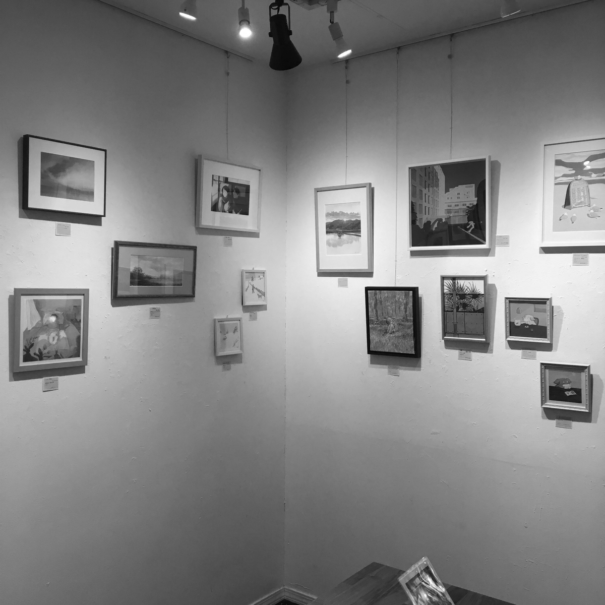 8251kikaku's tweet photo. 企画展『daylight』

会期5日間、無事終了いたしました。

ご出展くださいました作家様、
ご来場くださいましたお客様、

ありがとうございました😌

作家様の作品のクオリティーと魅力、知名度、告知・宣伝のご協力等により、
企画展『daylight』は多くのご来場者様に恵まれ、大変喜んでいただける展示になった様に思います。

企画展DM・ショップカードの設置を快くお受けくださったお店様、
お力添えいただき、ありがとうございました。

引き続き、
ご参加に意義を感じていただける、足を運んで良かったと思っていただける企画展作りに努めてまいりますので、

今後とも、よろしくお願いいたします。

*
*
*

次回は、5月の
企画展『fauna fan』です。

後日、企画の詳細をリリースいたします。

よろしくお願いいたします。

#8251kikaku #daylight #企画展 #exhibition #イラストレーション #illustration #京都ギャラリー #京都市役所前 #kyoutoshiyakushomae