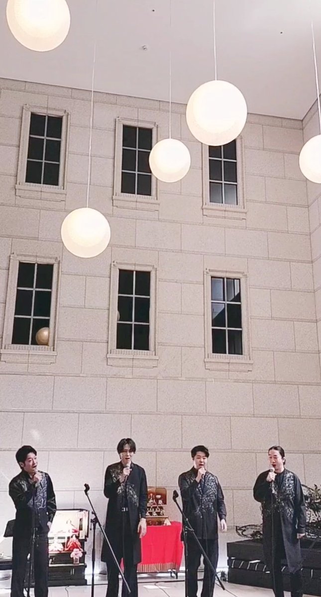 baladin_'s tweet photo. バラダンDuoはブルーバーズのサポートで「三鷹げんき」さんの記念イベントで弾いて参りました😃入ってすぐがとても素敵な石造りの高い高い吹き抜けの天井✨響き渡りました🎶そして聴いて下さった沢山の方々のお顔が見えると皆さん楽しんで下さっている様子がわかり嬉しかったです😆#ブルーバーズ https://t.co/0d9v7b4zpR