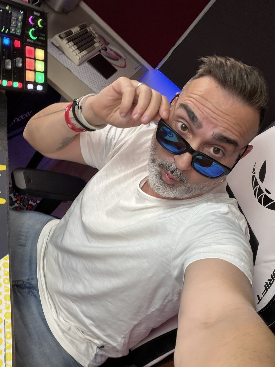 Swingering tweet media