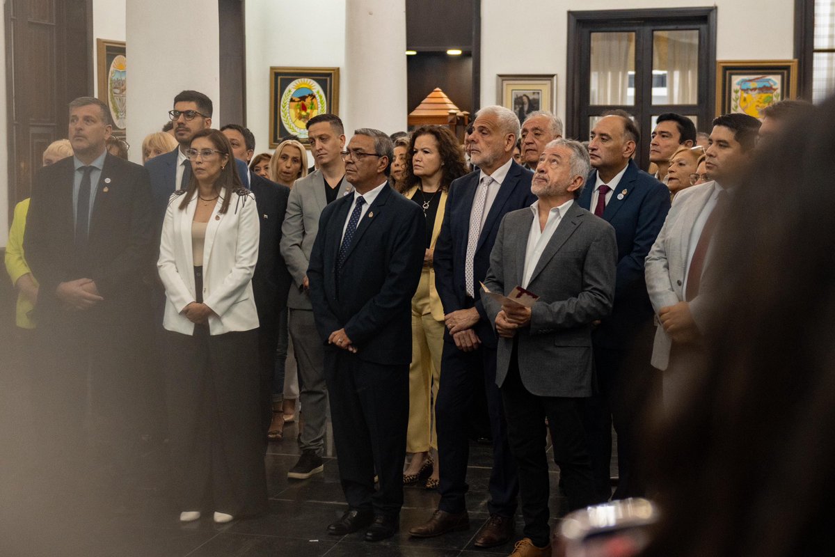 LegislaturaLR's tweet photo. La Cruz de los Mártires ya puede visitarse en la Legislatura.

La imagen que estará durante los próximos días;  es un símbolo que honra a los beatos Enrique Angelelli, junto a Longueville, Murias y Pedernera, camino a los 50 años de su martirio. https://t.co/ARnwE45SBE