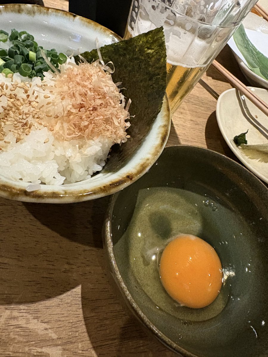 ncokoho's tweet photo. いよいよ演奏会本番まで1ヶ月をきりました！

昨日3/1は祐天寺にて弦分奏🤗
木全先生から「重箱の中に綺麗に並べる練習をしましょう🍱」との素敵な喩えもいただきつつ、丁寧なご指導を受けました🎻

練習後は行きつけのお店で🍻🍣🍶 ということで今回は練習風景ではなく懇親会のごはん写真です😆 https://t.co/0LHhCnUw66