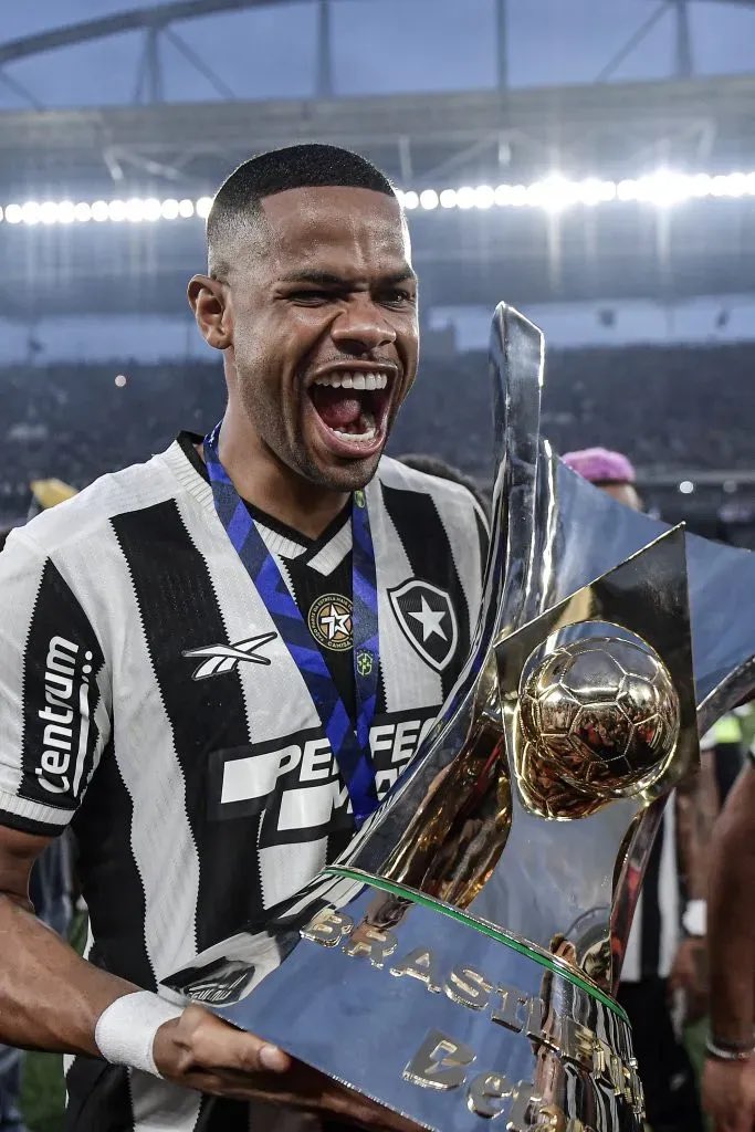 O RAIO VOLTOU⚡

Herói da glória eterna, o atacante Junior Santos está de volta ao Botafogo!

Chega por empréstimo do Atlético MG.