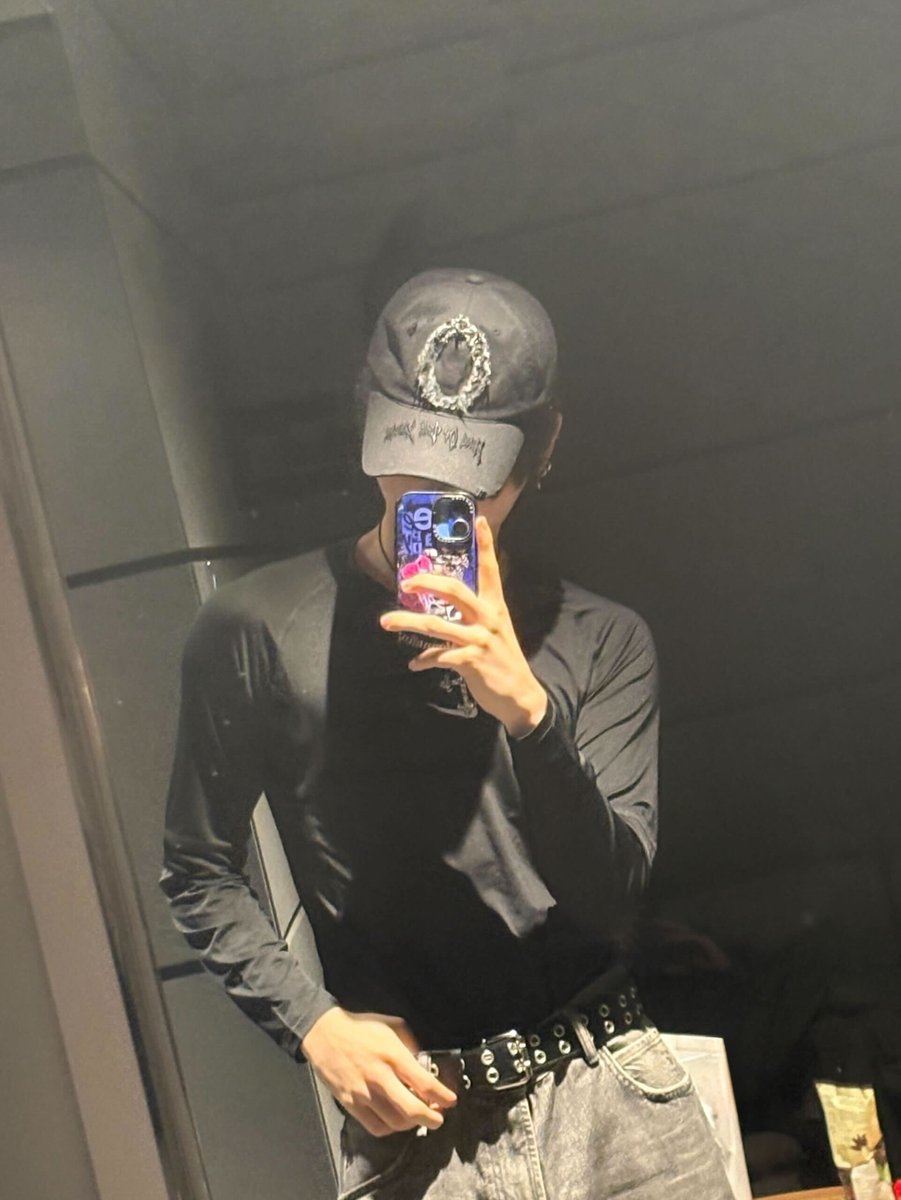 ts_blue0's tweet photo. 몬가 슬림해진 동min…… https://t.co/UycNSFNJFw