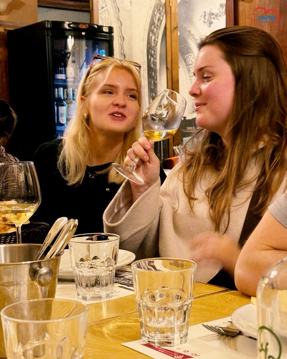 kappalanguage's tweet image. Di nuovo ospiti dagli amici di @pizzeria.ristoro.estestest per una degustazione di ottimi vini locali 🍷 accompagnati da gustosi spuntini tradizionali. 🥘
Come sempre, esperienza DOC!

#learnitalian #italiancourse #visitrome #italianwine #italianfood