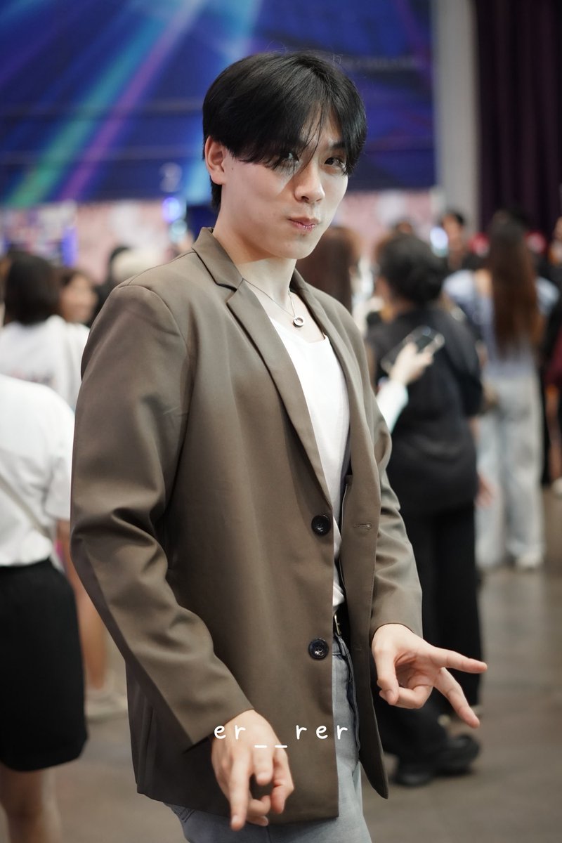 เอ๋อเร๋อ tweet media