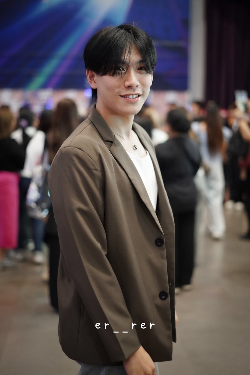 เอ๋อเร๋อ tweet media