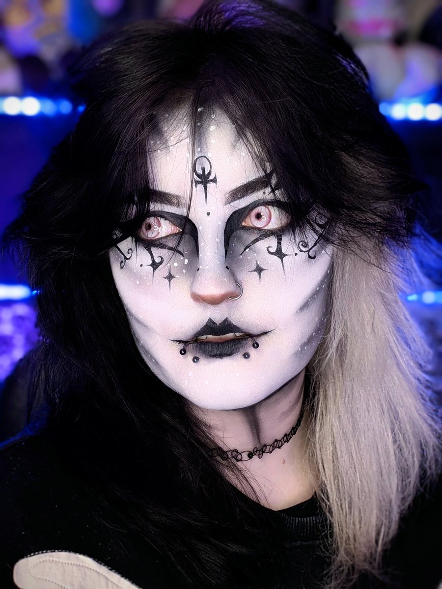 EasyGoingGoth tweet media