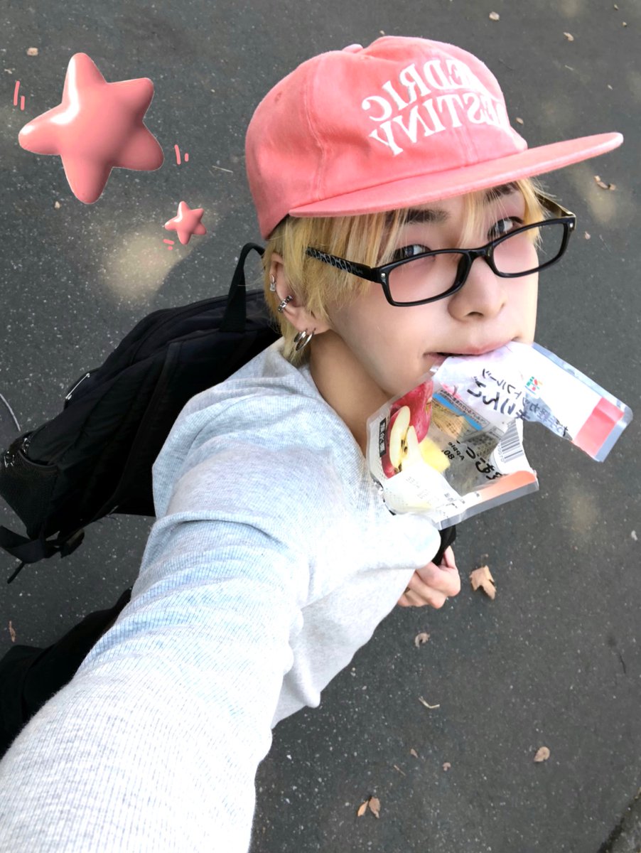 NTX_OFFICIAL_'s tweet photo. りんご！

#RAWHYUN #로현
#NTX #엔티엑스 https://t.co/5cgJ3O38Lc