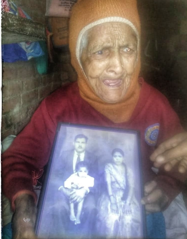 MajorSaurabhSh1's tweet photo. Memories of 2019, 95 year old #VeerNari Smt Vidya Devi Ji, whose husband
SEPOY CHANDERBHAN SINGH
13 KUMAON
was one of the 114 AHIR's to immortalize in the Battle of #Rezangla on 18 November 1962. #ShouryaChakra #GallantryAwards #Shaheed #KnowRealHeros #IndiaRealHeros #PVC #MVC #AshokChakra #Martyers #Sacrifice #Nation #Patrioat #MyCountry #DeshBhakta #FreedomFighters #IndianArmy #SenaMedal #AVSM #PVSM #VSM #JammuKashmir #Vally #SriNagar #Militants #Terrorist #Pakistan #POK #LOC #Shahadat #JaiHind