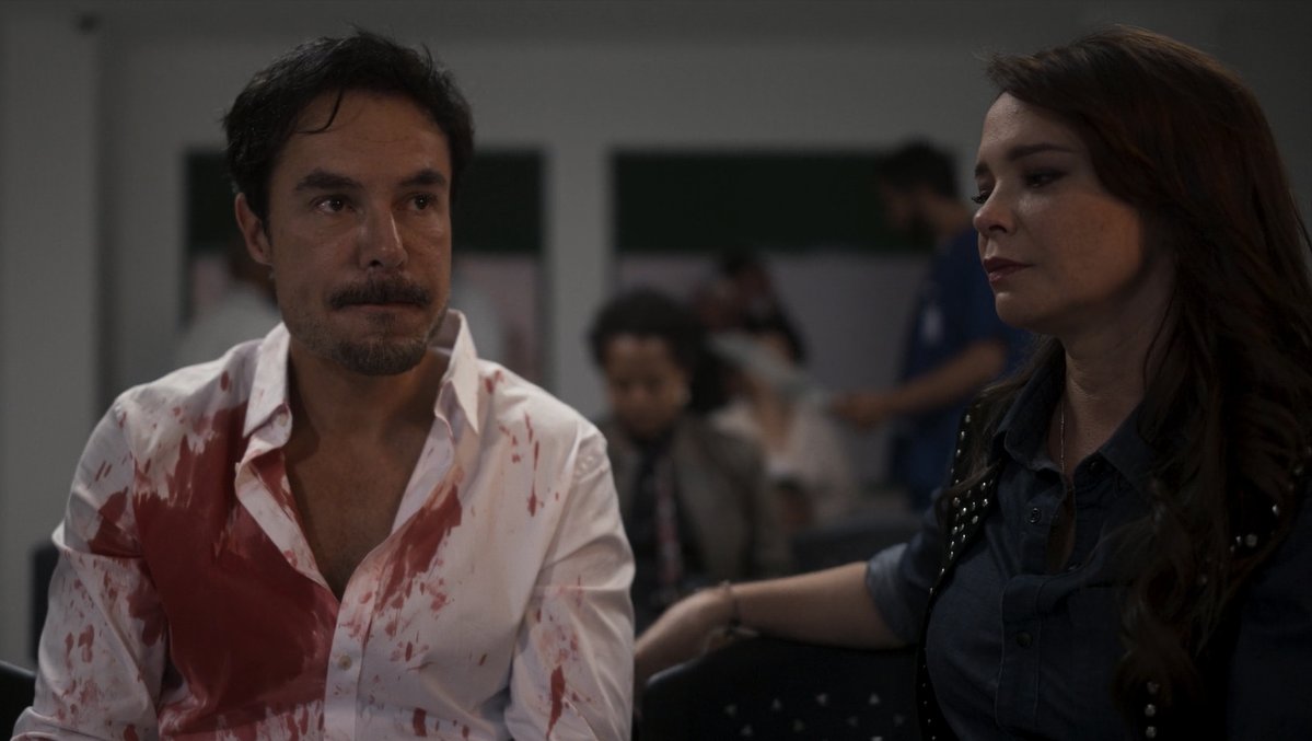 PasdeGavilanes's tweet photo. #PasiónDeGavilanes2 #PDG47 Demetrio salva la vida de doña Gabriela. https://t.co/BPs6fS4L1f