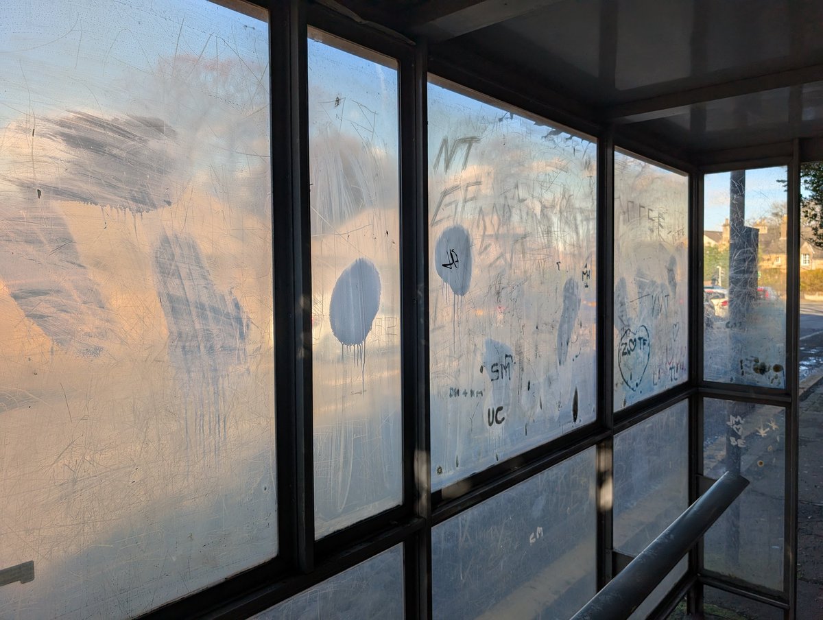 A huge improvement on Duddingston Road West. ✨ If you want unsightly graffiti removed, give us a call and we'll give you a quote ... let's keep Auld Reekie beautiful #Edinburgh 

☎️ 07846 161 631