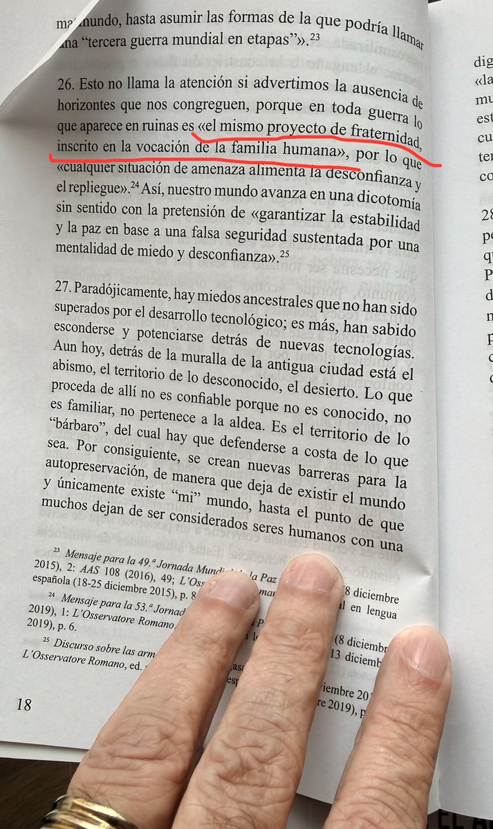 RoyBarreras's tweet photo. Esta mañana me han invitado a orar las altas autoridades de la iglesia católica colombiana y me han regalado las encíclicas del Papa Francisco “Fratelli Tutti” y la muy reciente exhortación en favor de los pobres del Papa  León XIV . He expresado mi fe y esperanza como católico y creyente en que Colombia no está condenada a la polarización ni a los extremos y que decidirá en las consultas por un gobierno progresista pero sin radicalismos en que el tejido social lo construyamos entre todos .