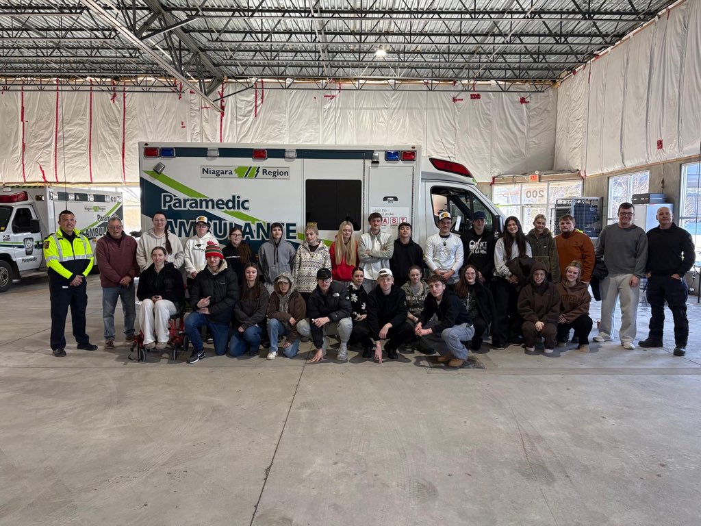 NPTCGroup_SPS's tweet photo. Day 16: A visit to the local Emergency Medical Services in Niagra. We got to meet the station Commander and also sit in some of the vehicles. We also met the Specialist response unit commander 🚑🚨⛑️🏥 https://t.co/n6WiGpyhou