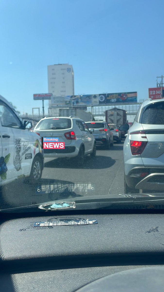 luiseduardo2's tweet photo. @Trafico_ZMG  completamente detenido el tráfico en Lopez Mateos a la altura del palomar dirección sur. https://t.co/oYo8mmZZN3