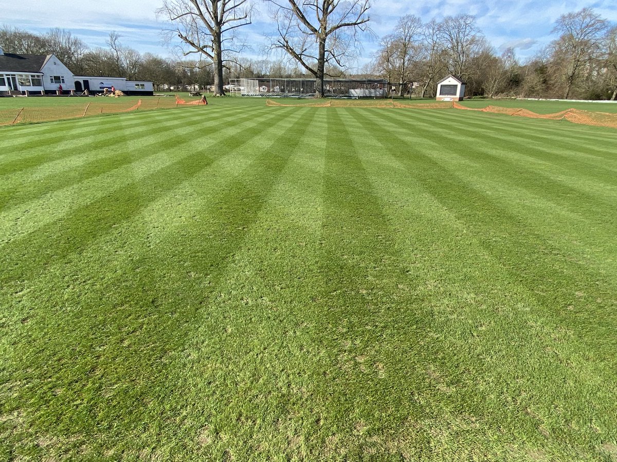 CarelFourie015's tweet photo. Is days like today we been waiting for as groundsman..🌤️🌱
Square cut @EGERTONPARKCC with all building work going on in background 🤞🏻
Don’t be fooled by #foolsspring 🫣
Still waiting on fixtures 🏏 @DennisMowers https://t.co/a0nsvjK9sN