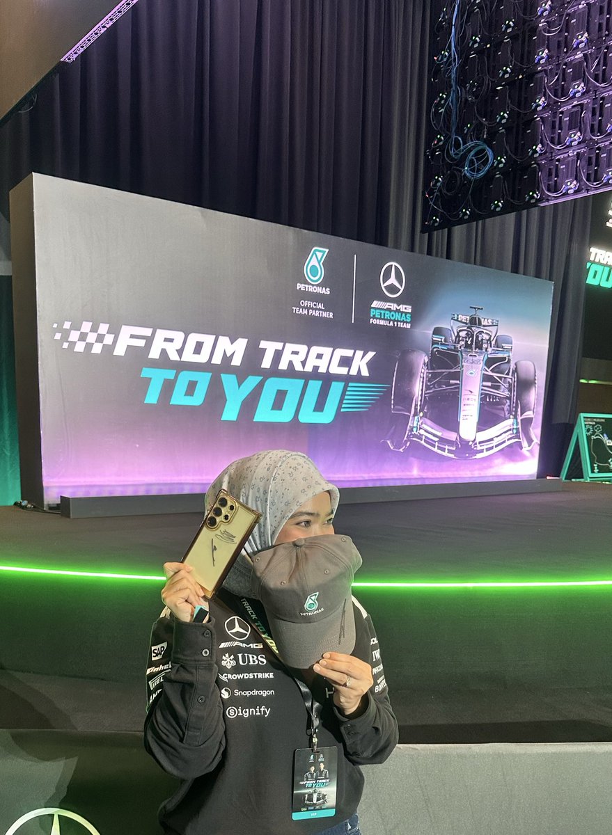 nofahamsan's tweet photo. Full of luck and memories created from “FROM TRACK TO YOU”
Thank you @setel for this opportunity. 🫶🏻🫶🏻
#FromTrackToYou
#GeorgeRussell #GR63
#KimiAntonelli #KA12 https://t.co/13VB6bRlFB