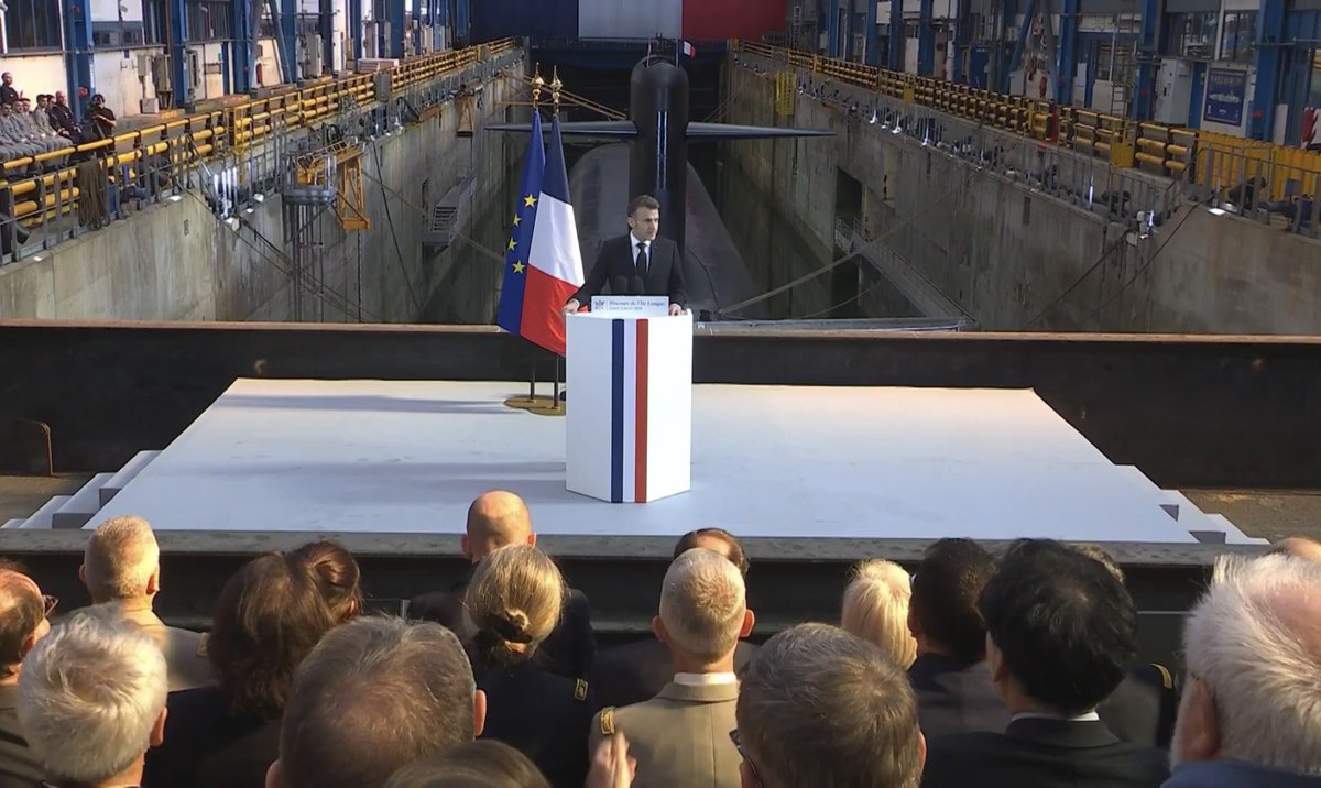 Just look at this boss picture. Macron stands in front of a nuclear submarine and announces the expansion of France's nuclear arsenal. The leader Europe needs.