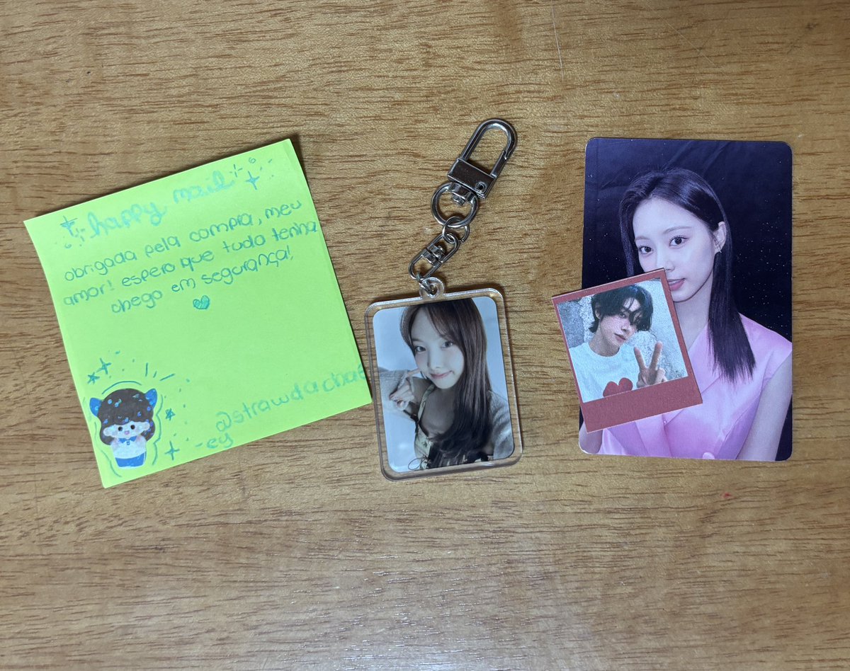 iEmoKitty13's tweet photo. feedback super positivo pra @strawdachaey por me vender esse chaveiro mt lindo da nayeon!! veio mt bem embalado, envio super rápido e veio brindes mt fofos. mt obgd amg!! 💓💓 https://t.co/69AYvLlO9h