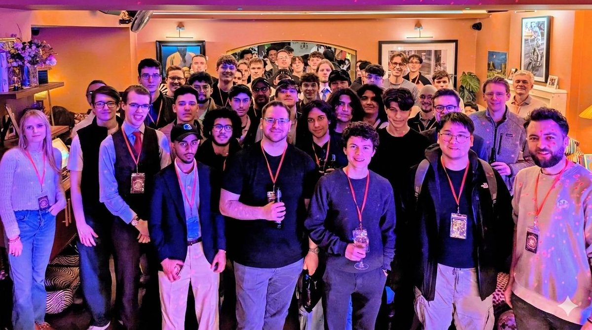 GnomeCode tweet media