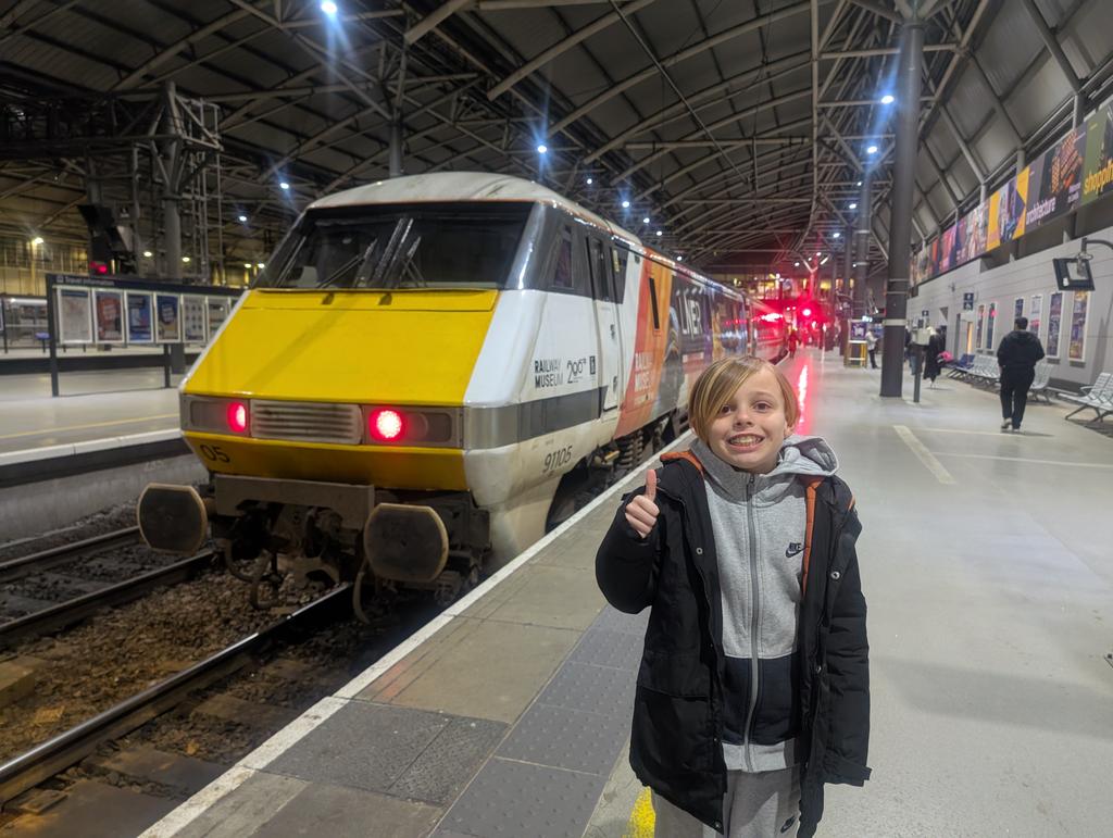 Billy & Trains tweet media