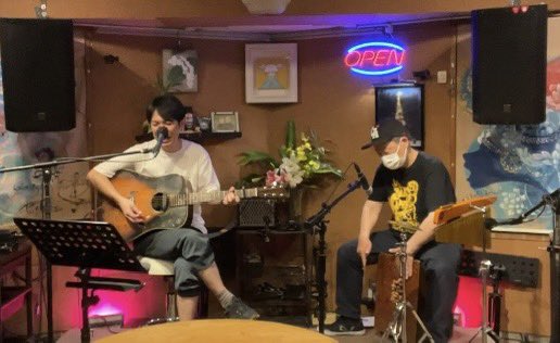 showtokkyu_higa's tweet photo. 今夜は、つなラジ収録前に、ハトガトブさんと、3.15「ひとつなぎライブ」の初練習！
初めて合わせたのに、一発でOKいただきました！イイ感じになってます！
絶賛ご予約受付中！
#ひとつなぎ https://t.co/vX01QWjPGU