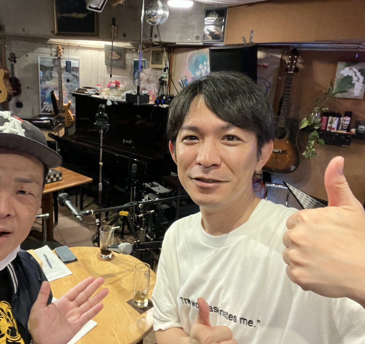 showtokkyu_higa's tweet photo. 今夜は、つなラジ収録前に、ハトガトブさんと、3.15「ひとつなぎライブ」の初練習！
初めて合わせたのに、一発でOKいただきました！イイ感じになってます！
絶賛ご予約受付中！
#ひとつなぎ https://t.co/vX01QWjPGU