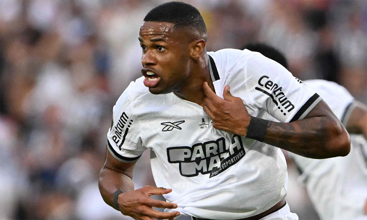 JÚUUUUUNIOR SANTOOOOS

Bem vindo de volta, ídolo! ⚡🐊